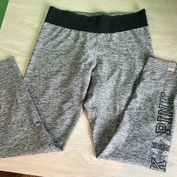 PINK Victoria's Secret Pants - Pink Capri leggings size small